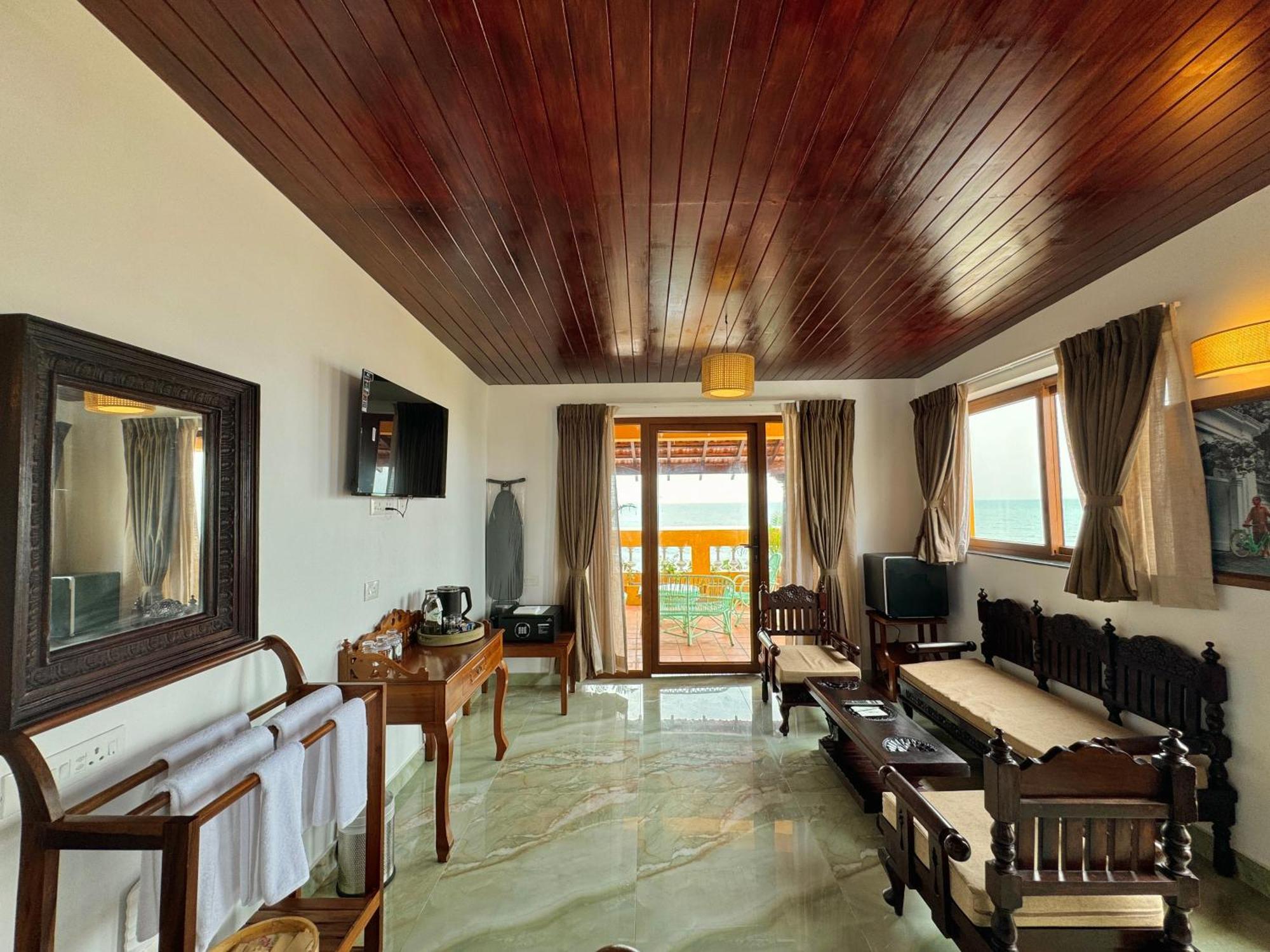 La Plage Seaview Suites 퐁디셰리 외부 사진