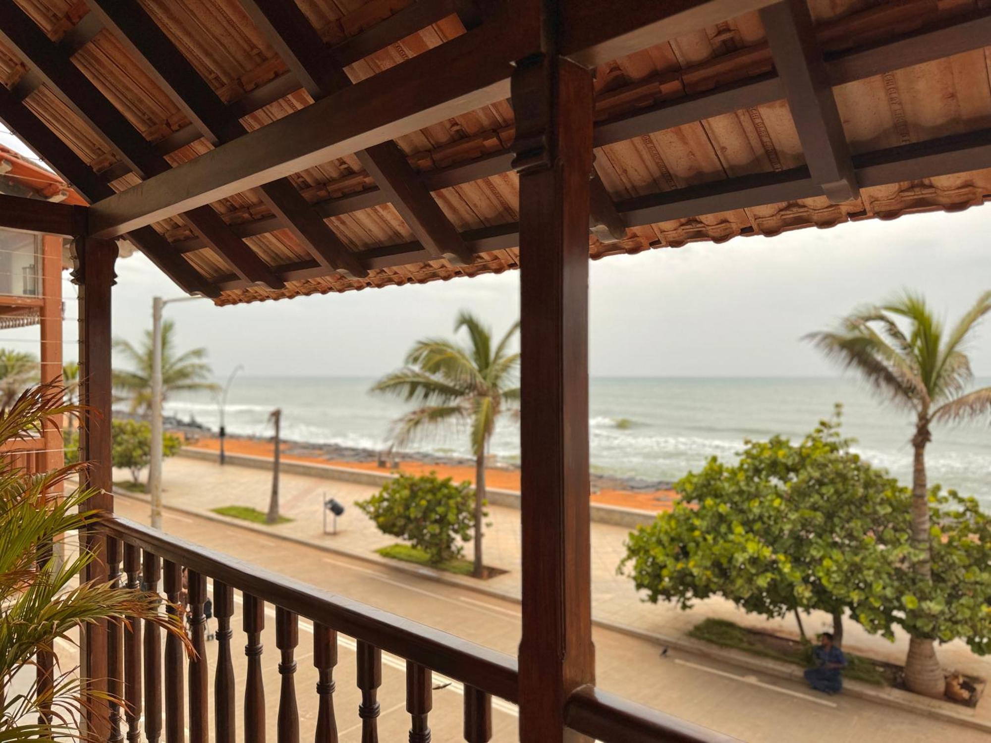 La Plage Seaview Suites 퐁디셰리 외부 사진