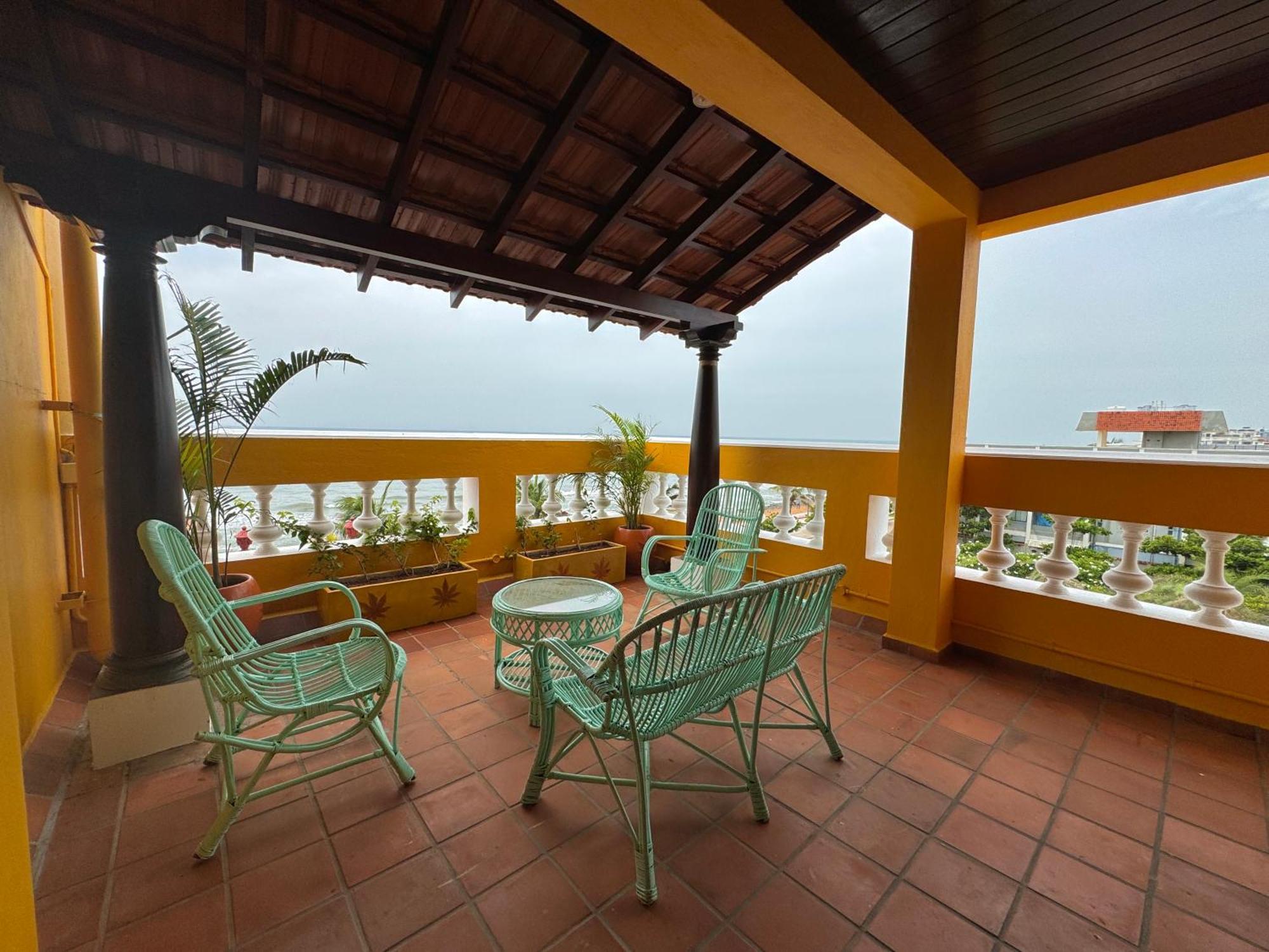 La Plage Seaview Suites 퐁디셰리 외부 사진