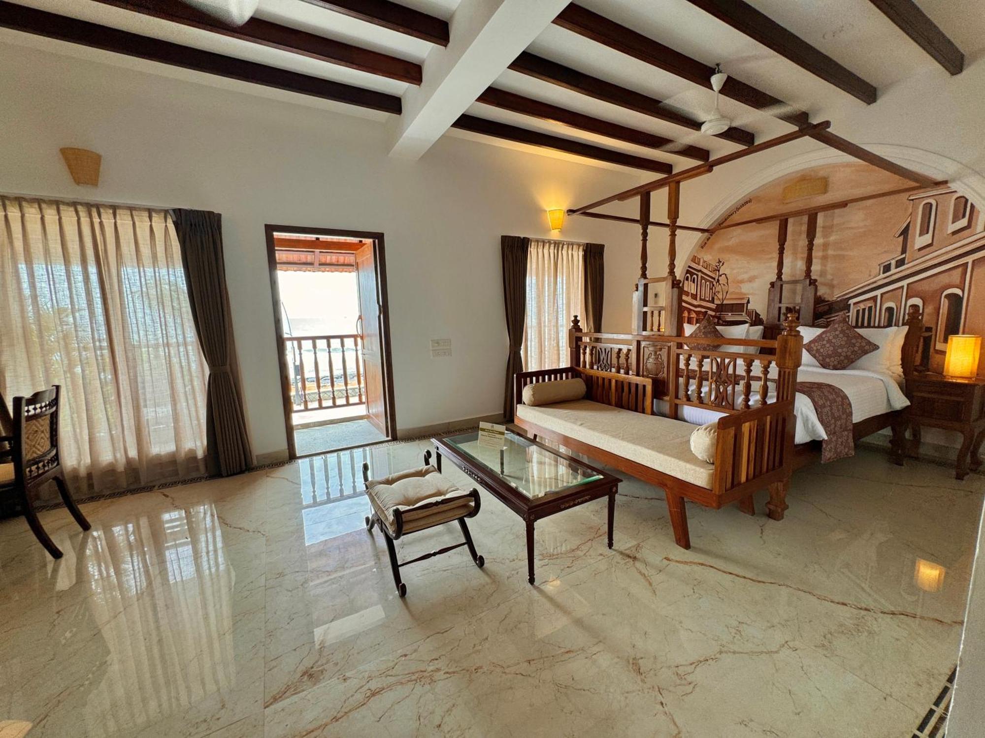 La Plage Seaview Suites 퐁디셰리 외부 사진