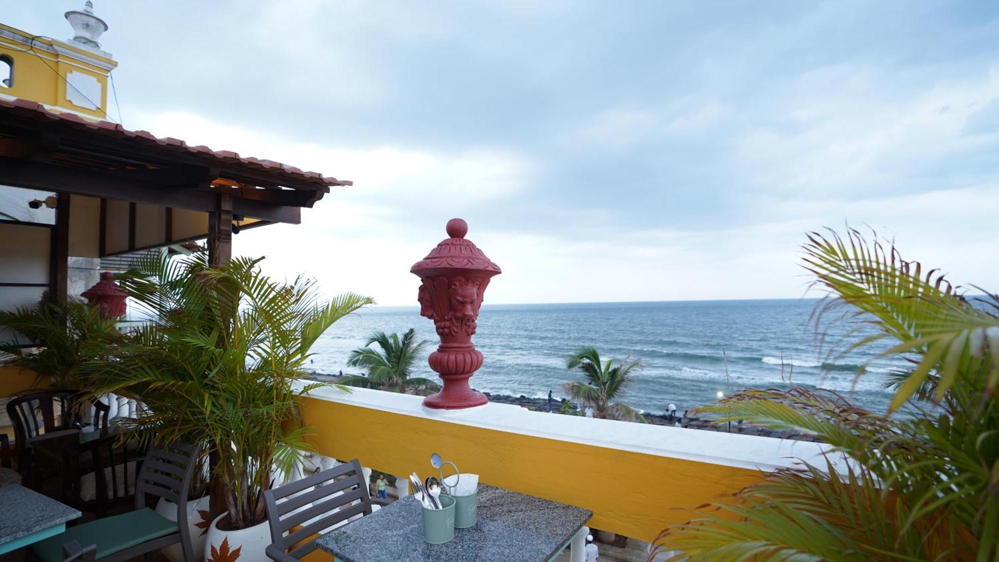 La Plage Seaview Suites 퐁디셰리 외부 사진